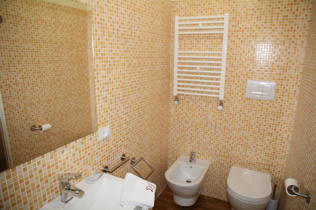 Domus Yenne Suites Cagliari Zimmer foto